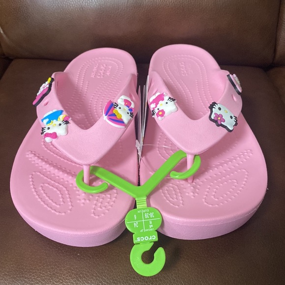 Crocs Classic Platform Hello Kitty Flip Flop Sandals - Picture 6 of 8